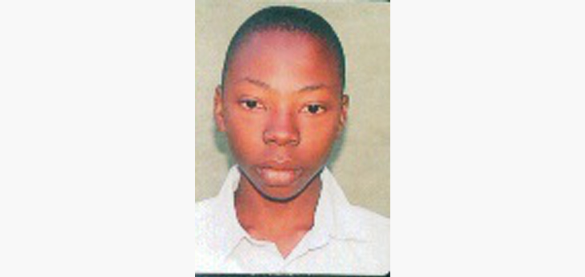 Le papa de l’enfant est mort en 1996 par suite d’une maladie .il en est de même de sa mèredécédée en 2007 par suite aussi d’une maladie. L’enfant reste chez son oncle maternel qui apparemment, a une grande charge familiale. Les ressources de cette famille d’accueil sont vraiment insuffisantes.Son oncle éprouve les difficultésà nourrir et à payer les frais scolaire même pour ses propres enfants. Depuis la 1ere jusqu’en 4eme annéeprimaire, il était supporté par ses parents.Depuis la 5eme jusqu’en 1ere annéesecondaire, il était sous la charge de la famille de son oncle maternel. Depuis la 2eme jusqu’en 3eme année, il est supporté par CFR.L’importance del’intervention de cette dernière l’enfant étudie ses difficultés ce qui influence en bien ses résultatsscolaire. L’enfant a été choisi car il était parmi les grands vulnérables (orphelin total) d’une l’écolegérée par l’Eglise adventiste. L’enfant étudie sans êtrechassé de l’école, ce qui fait, qu’il réussitbien en classe. Il a même été le 1er de la classe avec 82,4% pour la 1ere période de cette année scolaire 2012-2013.Que bénisse Ruberwa pour cet acte rare.