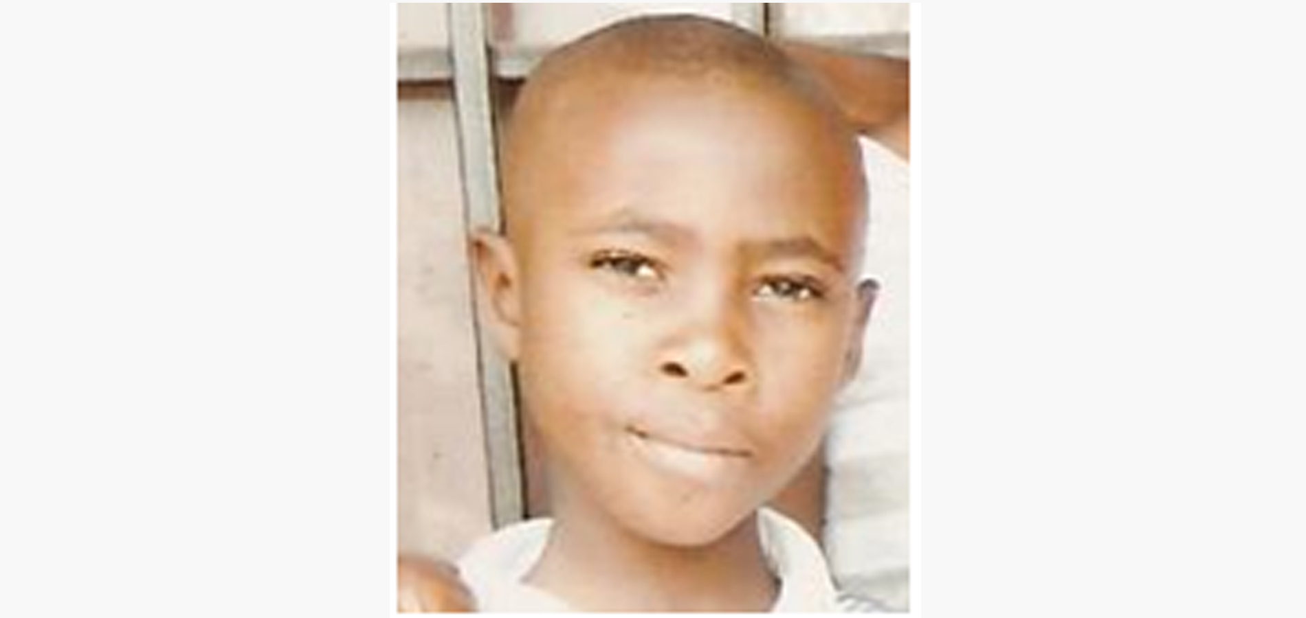 Mon père est mort de suite d’une maladie il est mort à Goma dans l’hôpital CBCA, endate du 08/11/2006.il a laissé cinq enfants tous mineurs. Depuis qu’ils sont morts nous menons une vie pénible et misérable. La Situation en famille est très difficile nous mangeons àpeine,nous n’avons pas d’habits, nous sommes tous entassés dans une même chambre et lorsque nous sommes malade nous n’avons pas de médicaments. Nous sommes avec notre mère veuve sans emploi, et maladive. Suite à Incapacité physique de ma mère, il lui était impossible supporter ses études,l’église accepta de payer mes études, mais elle aussi n’était plus capable de supporter les orphelins fidèles de l’église qui sont regroupés dans une association appelée le bon samaritain. C’est ainsi qu’elle me recommanda au cfr qui me paye le minerval,une chose que je ne peux pas oublier dans mavie. Je saisiecette occasion pour dire merci à maitre Ruberwa ainsi qu’à sa famille. Merci et que Dieu vous bénisse