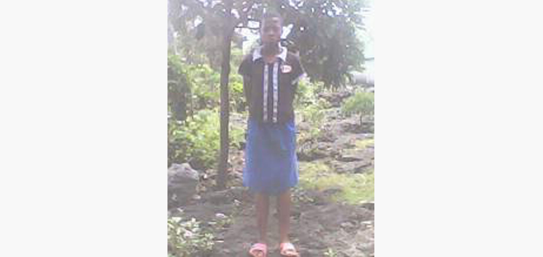 Cette fille est en effet orpheline de mère. Elle estmorte du sida en 2009, elle est morte après une longue maladie parce elle n’a pas voulu s’explique pour qu’elle puisse recevoir des soins approprier. SANGANYI n’avait pas de papa déclaré sa mère avait caché le géniteur raison pour laquelle on lui donna le nom de son grand- père KIKUKAMA au lieu et place du nom de son père. A la mort de sa mère sa situation de l’enfant s’aggrava. Il y avait personne pour l’aider dans ses études raison pour laquelle elle a d’ailleurs eu un retard dans ses études.EIle n’a commencé la première année primaire à l’âge de 8 ans. Elle est en cinquième primaire alors qu’elle devrait être déjà au secondaire. L’aide de CFR est une grande nécessité pour elle malgré son âge et son retard elle dit qu’elle va terminer ses études car elle obtient de bon résultat. Nous remercions CFR et papa Ruberwa pour son assistance que Dieu bénisse sa famille. Kikukamasanganyi 